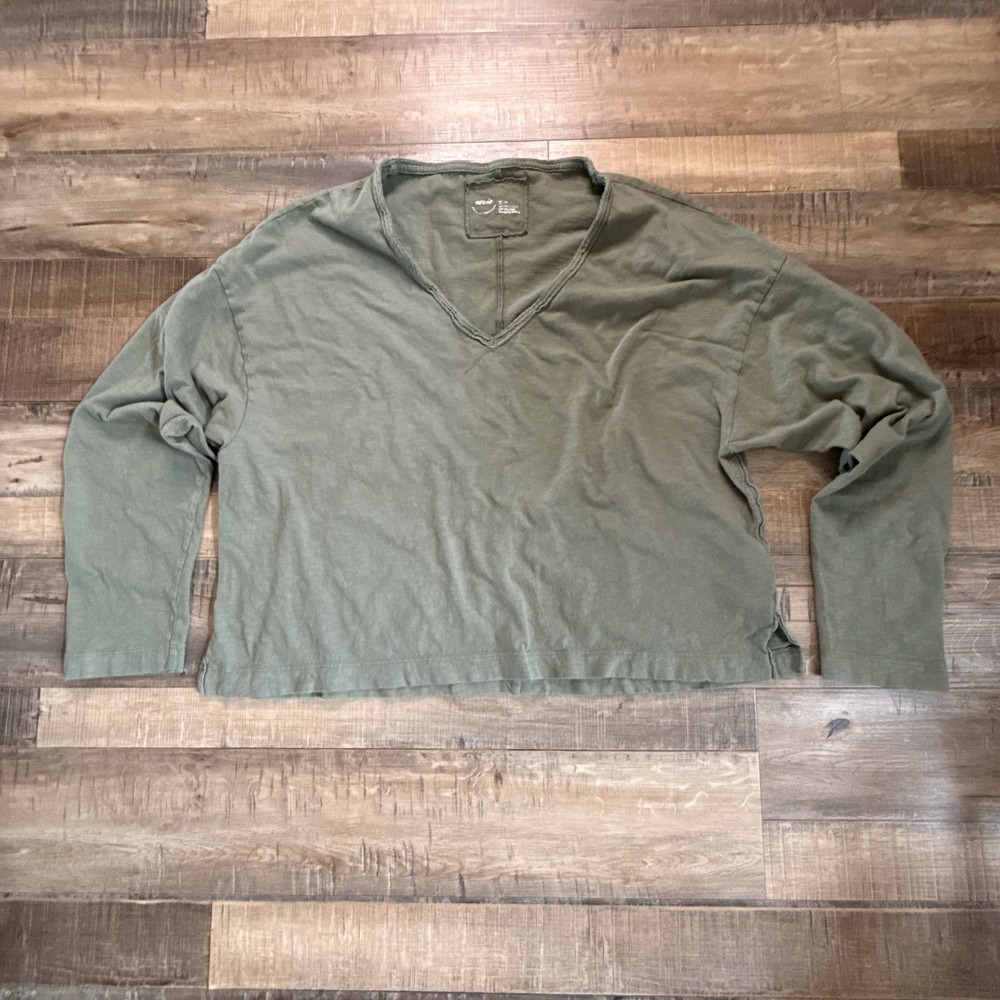 Aerie Women's Long Sleeve Slouchy Oversized V-Neck T-Shirt Color Olive Size XS